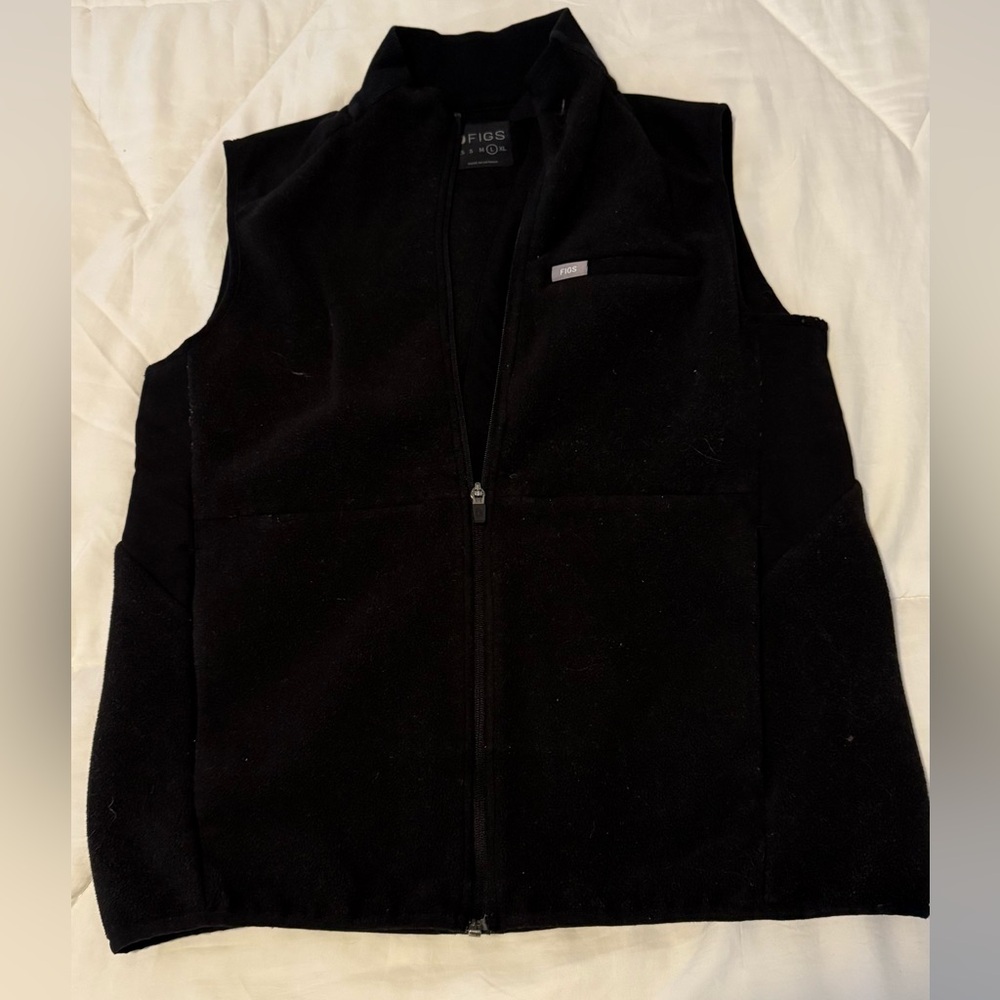 FIGS On-Shift Fleece Vest: Black